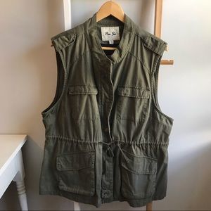 Per Se Green Cargo Sleeveless Jacket